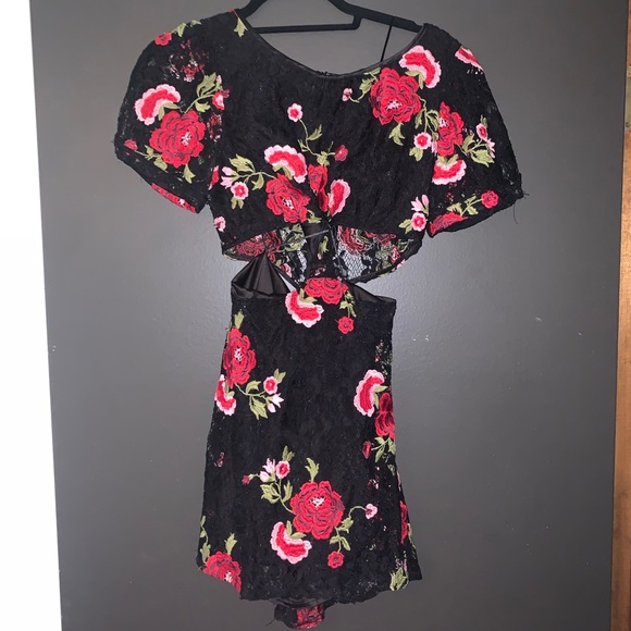 Dresses & Skirts - Middle tie cut out red rose black lace dress